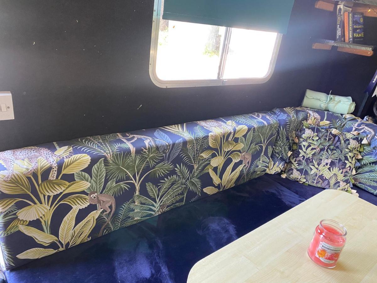 Отель Hettie The Horsebox Хенли-на-Темзе Экстерьер фото