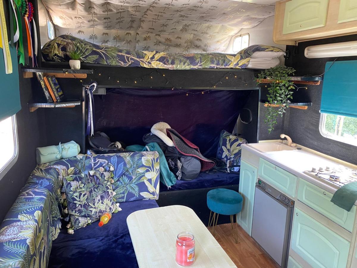 Отель Hettie The Horsebox Хенли-на-Темзе Экстерьер фото